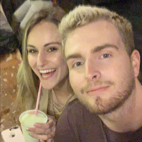 Meet your Posher, Alex - Picture 1 of 2